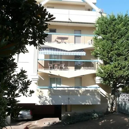 Centre - Agreable T2 Avec Deux Balcons, Jolie Echappee Bassin Et Parking Individuel Securise *